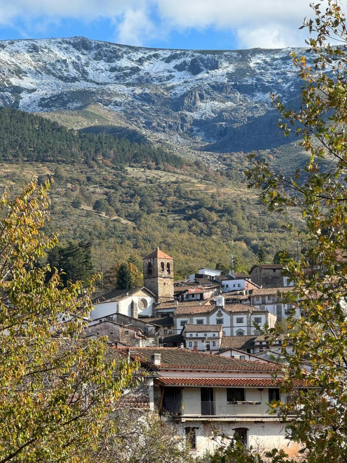 Hospedium Hotel La Fuente Candelario Exterior foto