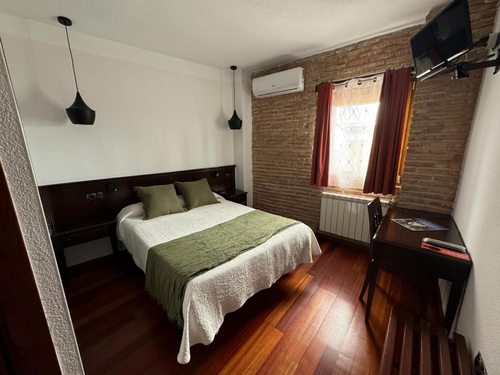Hospedium Hotel La Fuente Candelario Exterior foto
