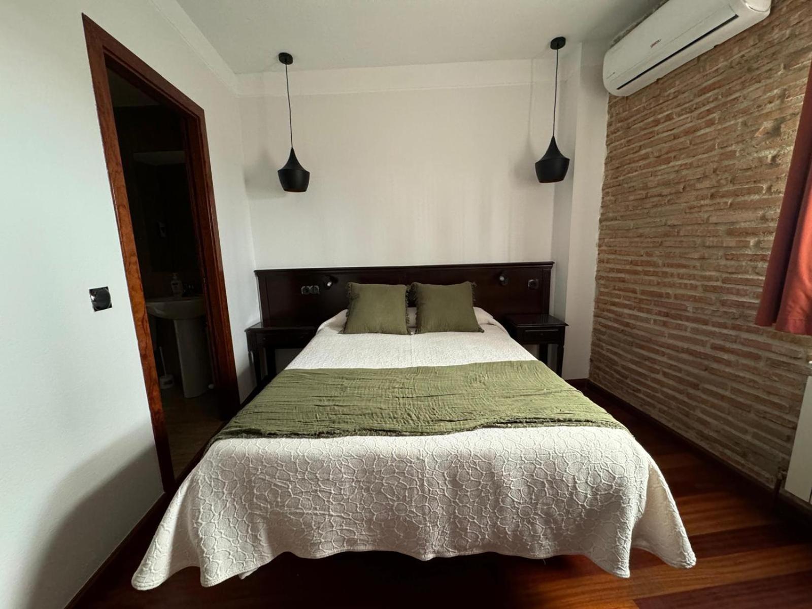Hospedium Hotel La Fuente Candelario Exterior foto