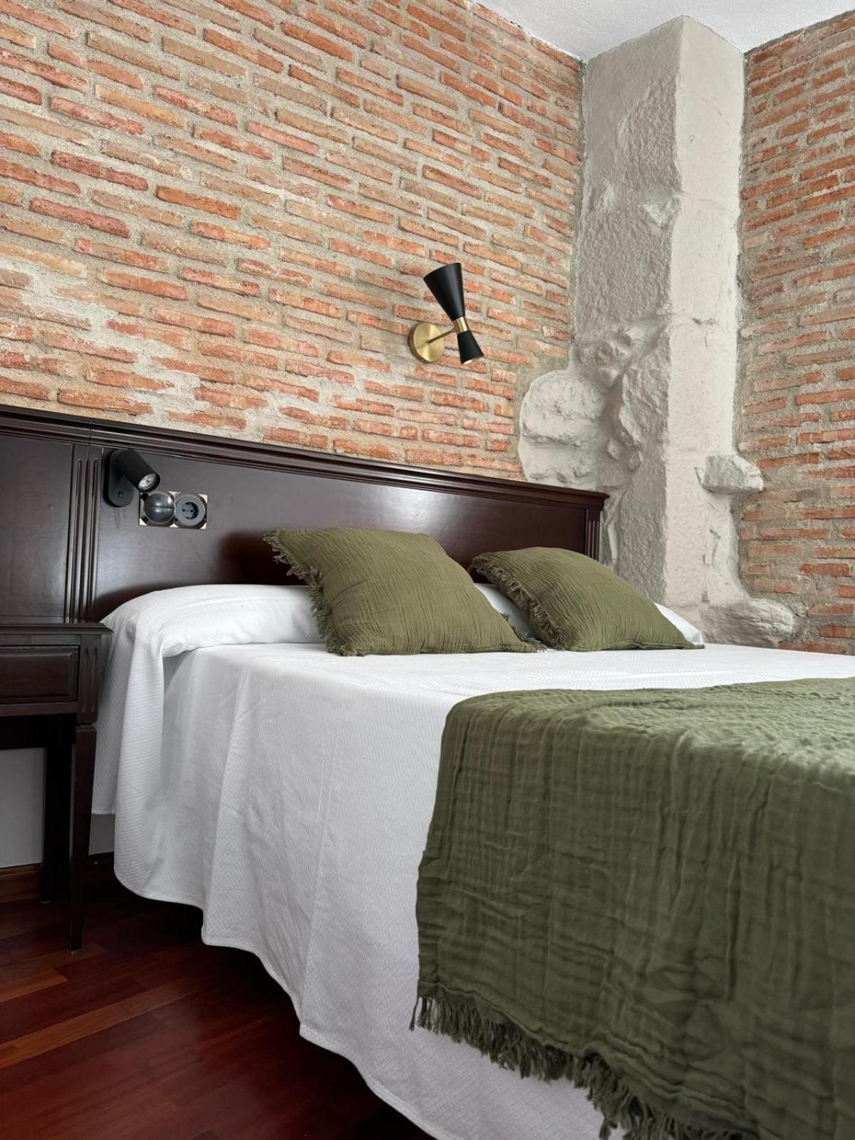 Hospedium Hotel La Fuente Candelario Exterior foto