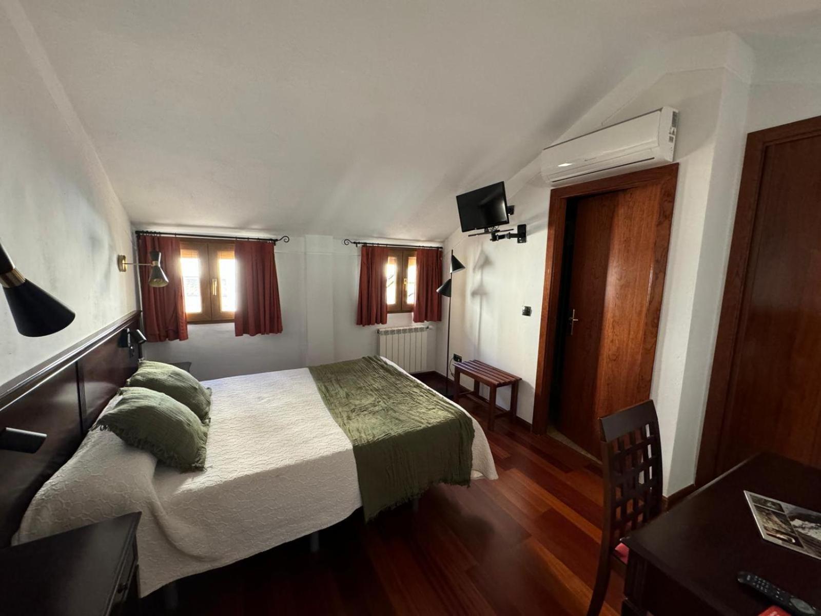 Hospedium Hotel La Fuente Candelario Exterior foto