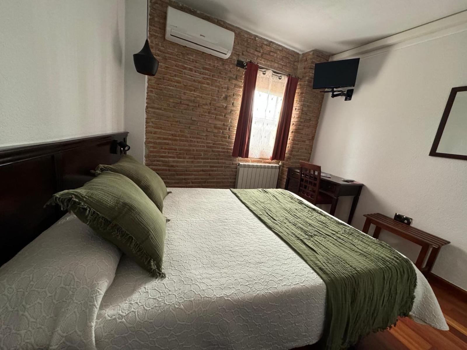 Hospedium Hotel La Fuente Candelario Exterior foto