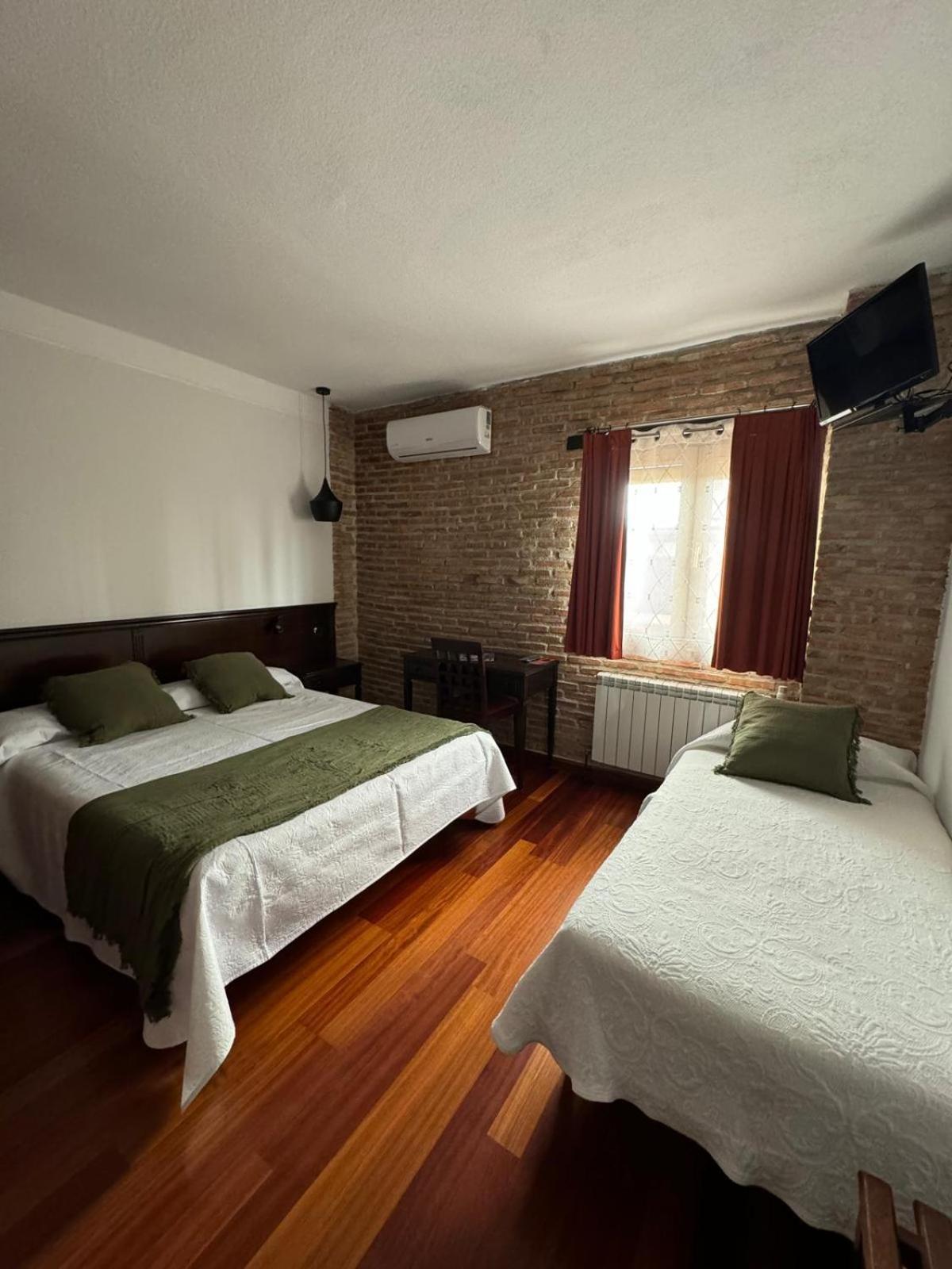 Hospedium Hotel La Fuente Candelario Exterior foto