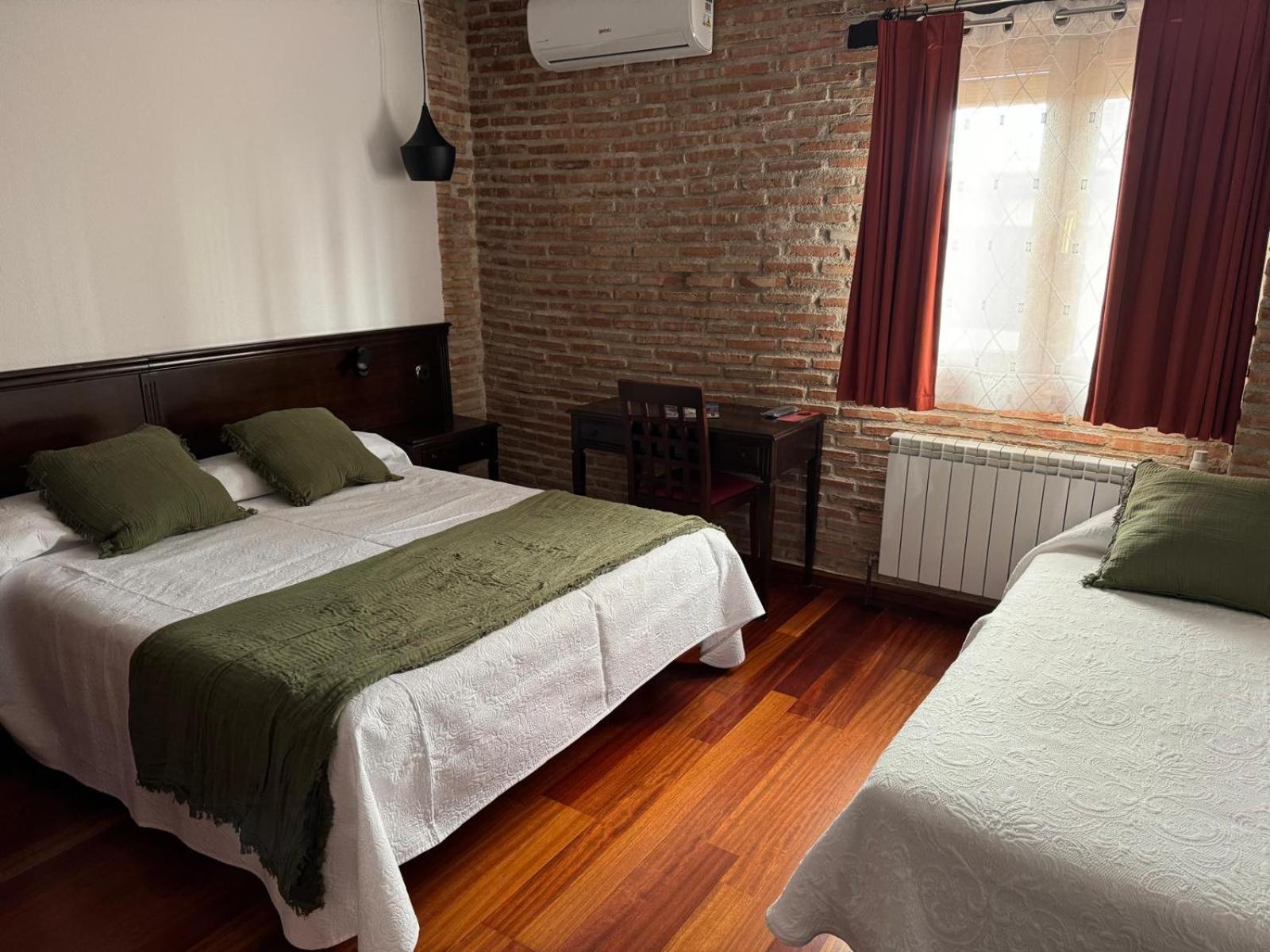 Hospedium Hotel La Fuente Candelario Exterior foto