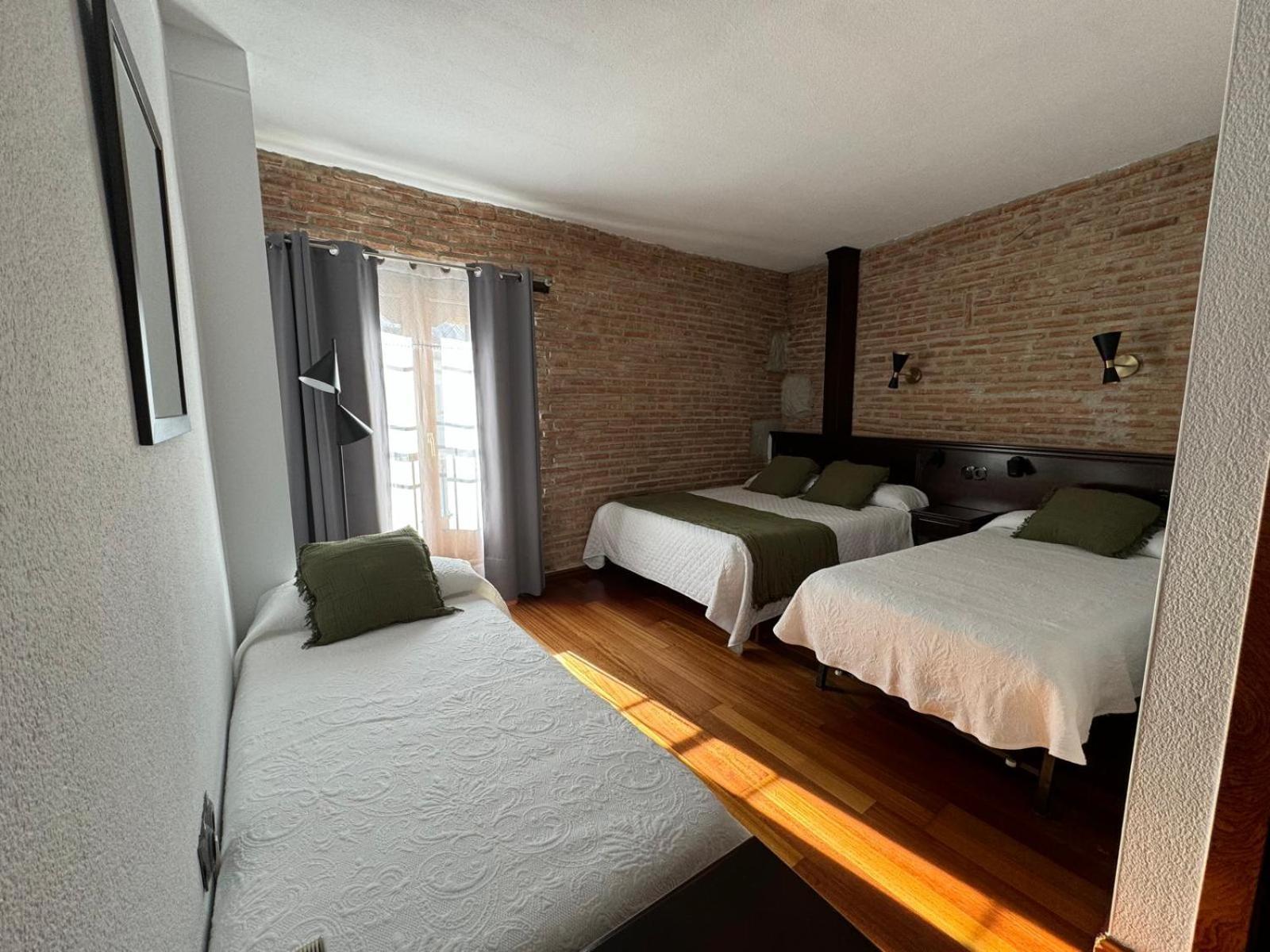 Hospedium Hotel La Fuente Candelario Exterior foto